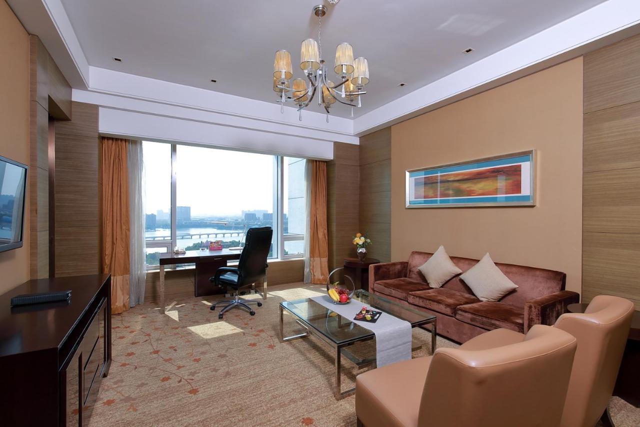 Crowne Plaza Nanjing Jiangning, an IHG Hotel Bagian luar foto