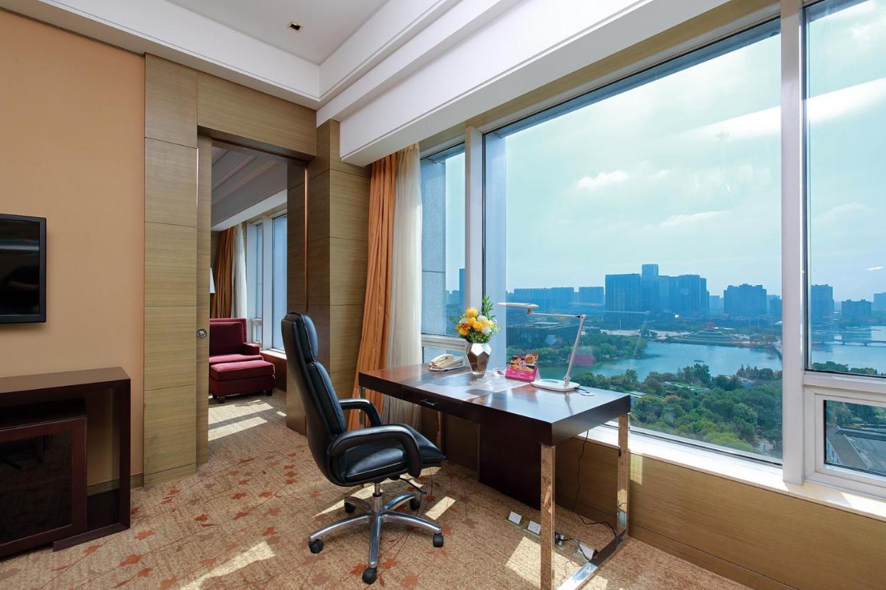 Crowne Plaza Nanjing Jiangning, an IHG Hotel Bagian luar foto