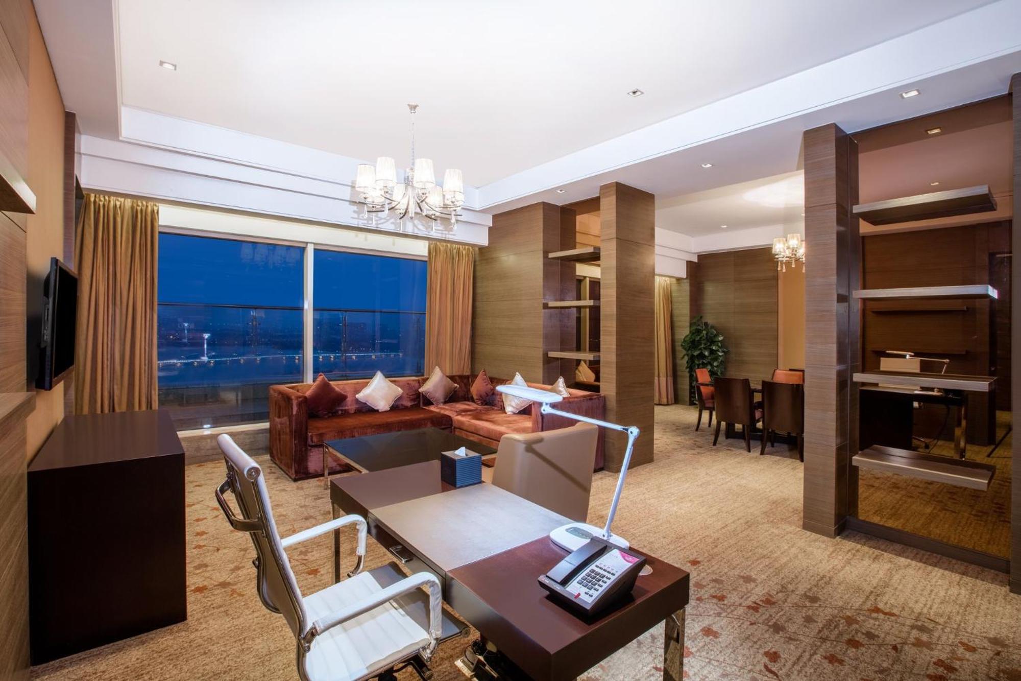 Crowne Plaza Nanjing Jiangning, an IHG Hotel Bagian luar foto